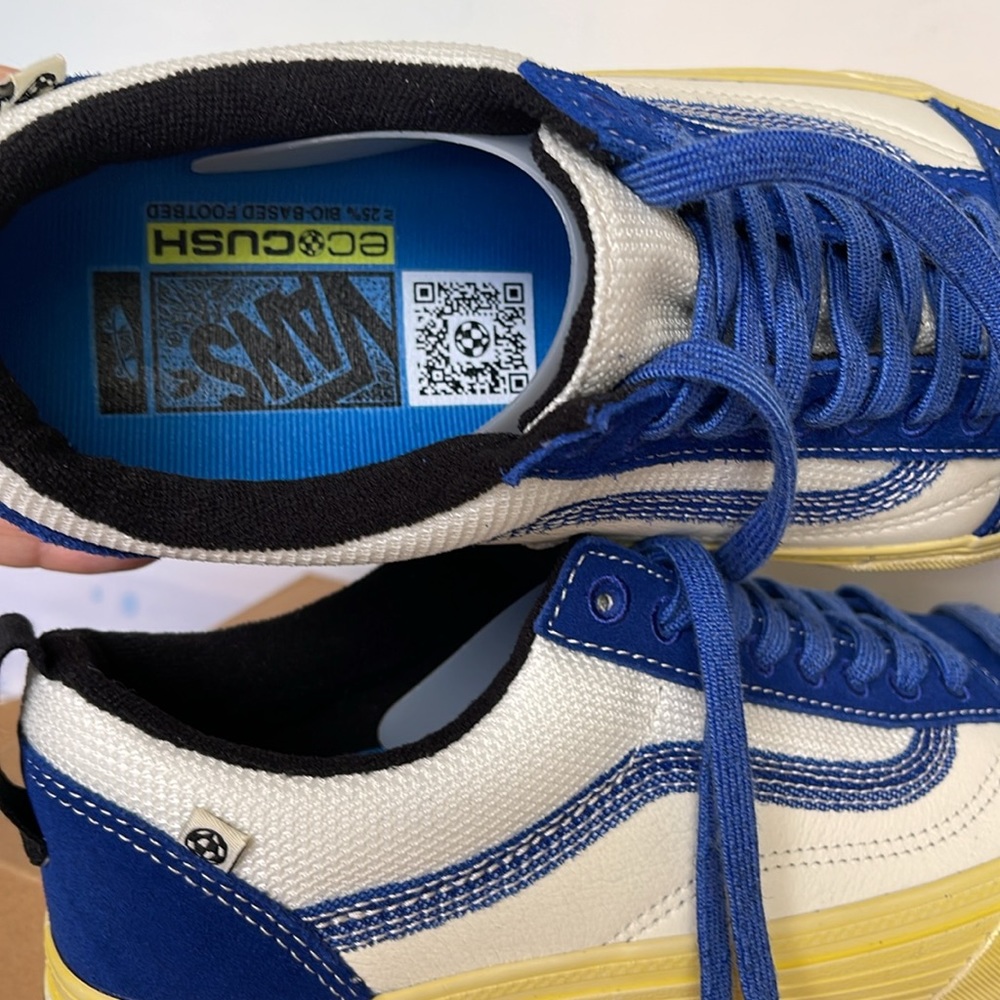 Vans WMNS Old Skool Split
Vintage Blue
VN0A5FBGFUH
Sneakers - Picture 14 of 16